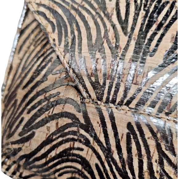 Inge Christopher crossbody cork bag with metallic design and purple satin inside - Picture 7 of 7